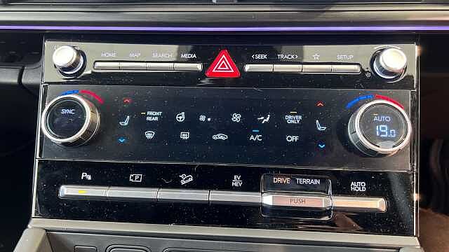 Hyundai Santa Fe SANTA FE 1.6 TGDi Plug-in Hybrid Calligraphy 5dr 4WD Auto